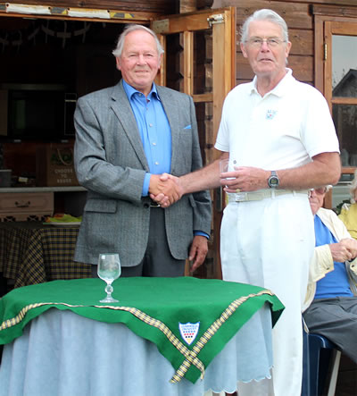 Tony Backhouse winner of The President's Cup 
for level-play advanced Association Croquet 
congratuted by Howard Rosevear (President)